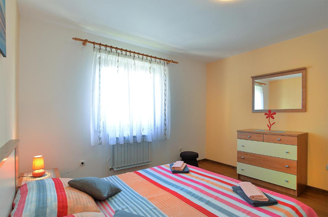 Apartments Milka 2074 波雷奇 外观 照片
