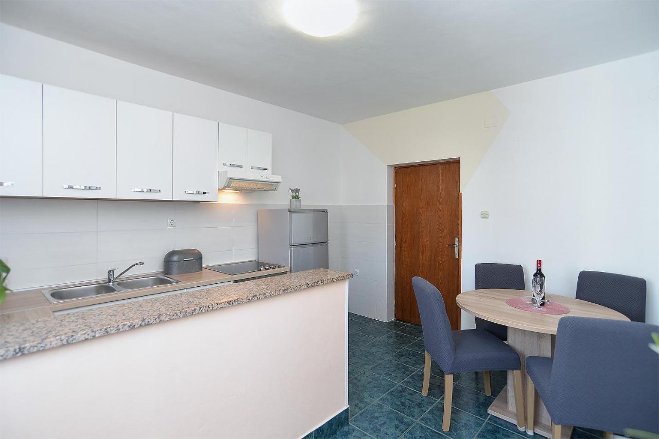 Apartments Milka 2074 波雷奇 外观 照片
