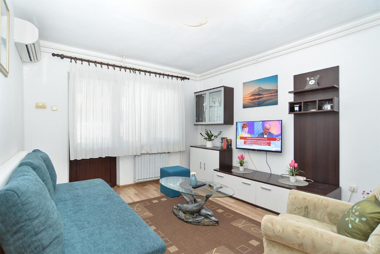Apartments Milka 2074 波雷奇 外观 照片
