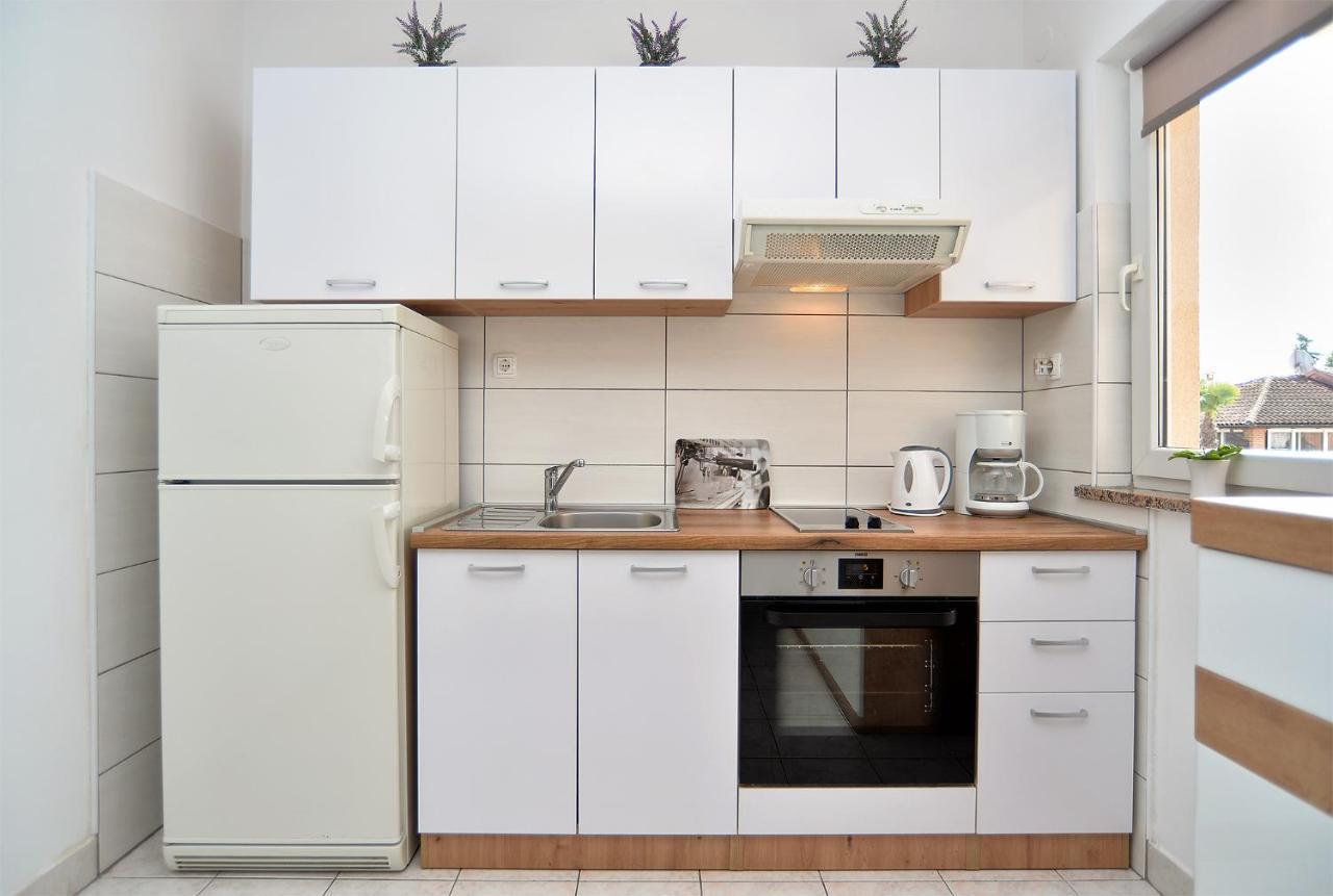 Apartments Milka 2074 波雷奇 外观 照片